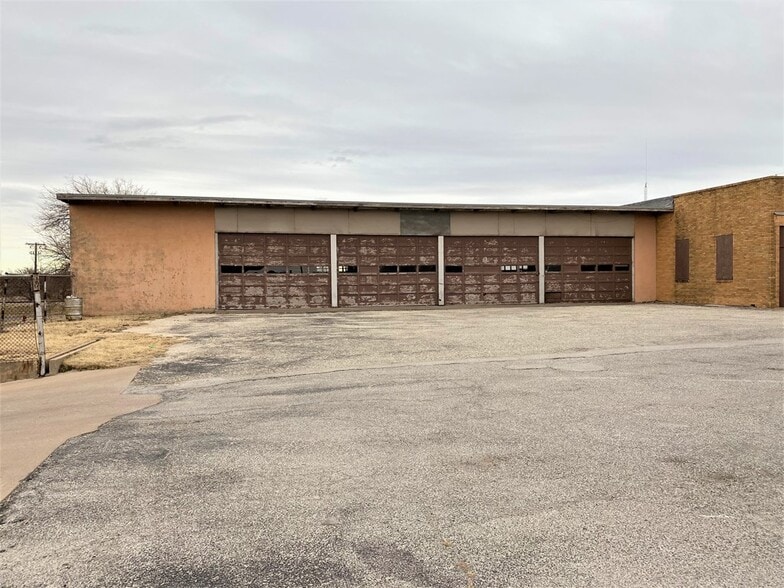 More Photos Of 906 E Broadway St, Sweetwater Office For Sale