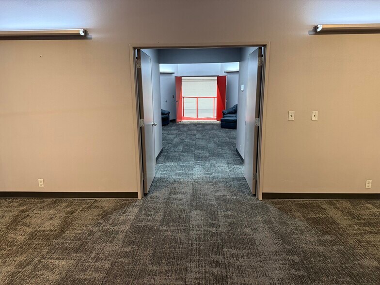 More Photos Of 645 SE Ankeny St, Portland Warehouse For Lease