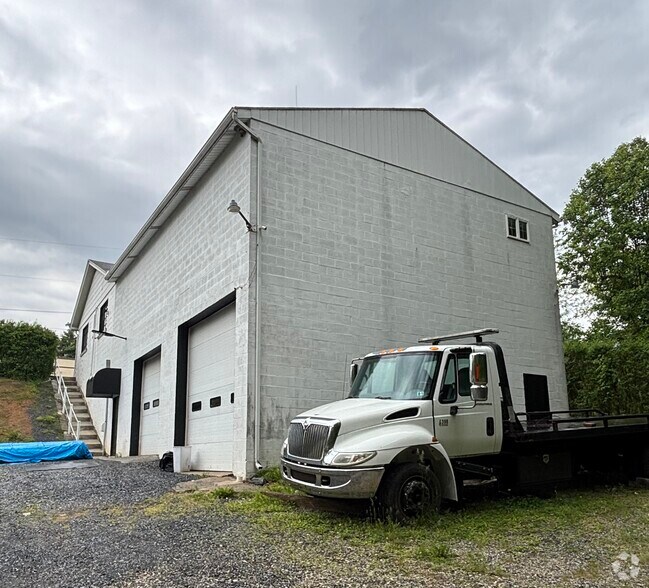 More Photos Of 1005 State Route 72 N, Lebanon Light Distribution For Sale