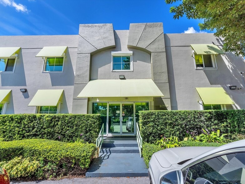 More Photos Of 8299 NW 30th Ter, Doral Warehouse For Lease