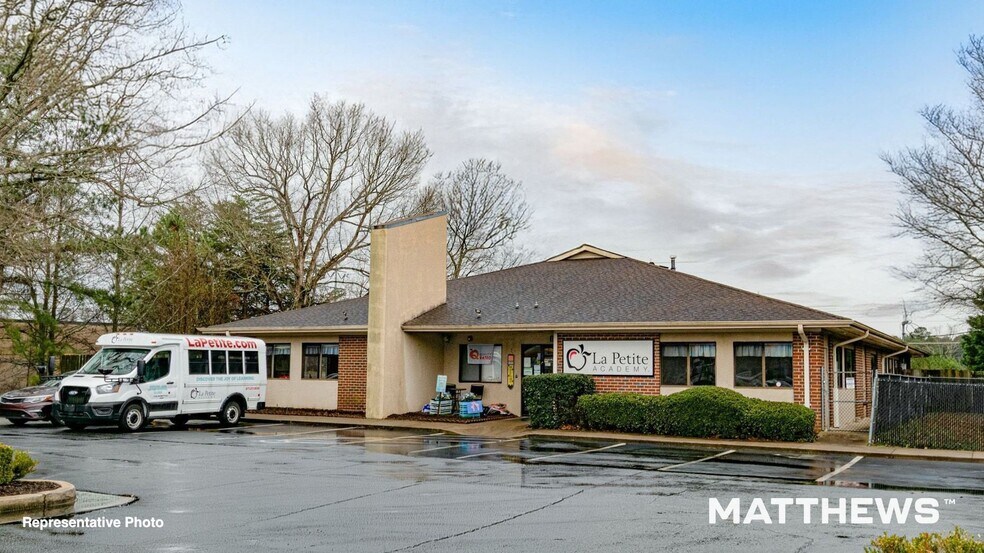 Primary Photo Of 1529 Mundys Mill Rd, Jonesboro Daycare Center For Sale