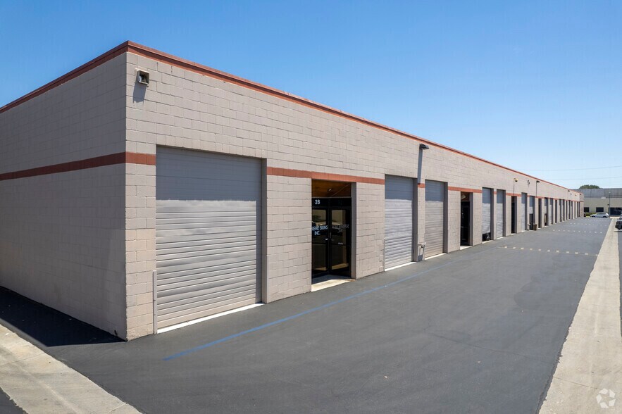 More Photos Of 9601 Owensmouth Ave, Chatsworth Warehouse For Lease