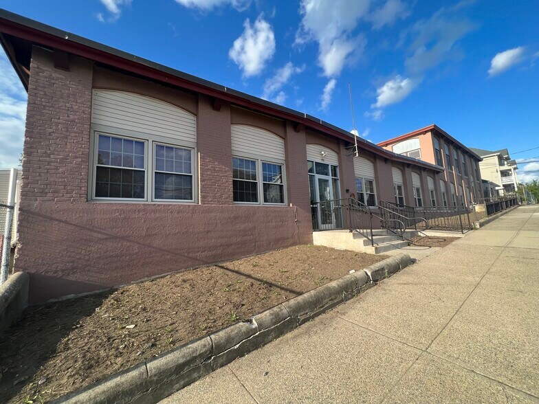 More Photos Of 27-31 Privet St, Pawtucket Manufacturing For Sale