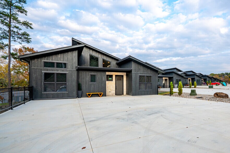 More Photos Of 215 Wayward Winds Rd, Hot Springs National Park Apartments For Sale