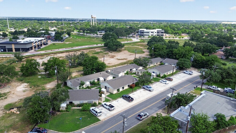 More Photos Of 1500 Park Ln, Georgetown Multifamily For Sale