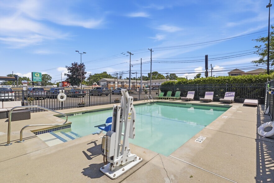 More Photos Of 7680 Niagara Falls Blvd, Niagara Falls Hotel For Sale
