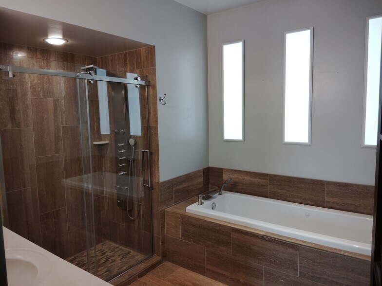 More Photos Of 1 S Park Ave, Lombard Office Residential For Sale