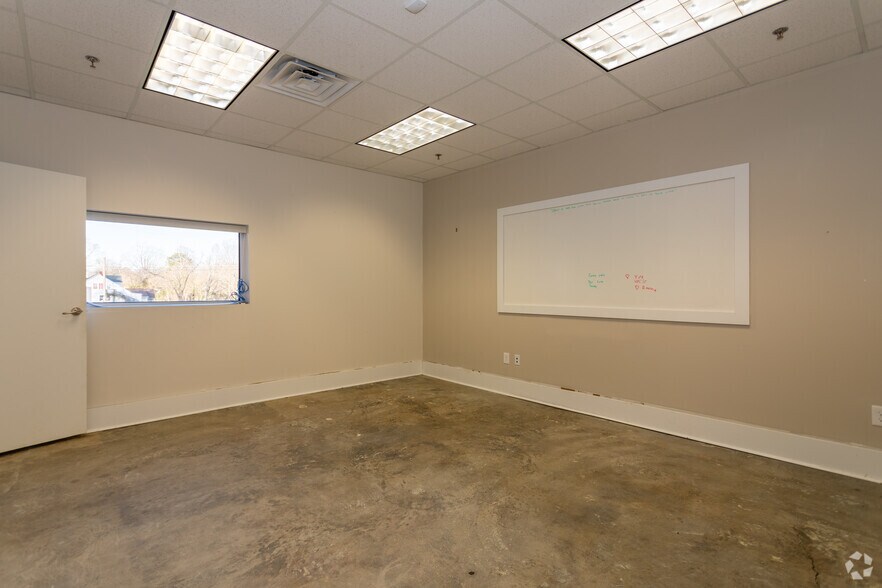 More Photos Of 532 Patterson Ave, Mooresville Unknown For Lease