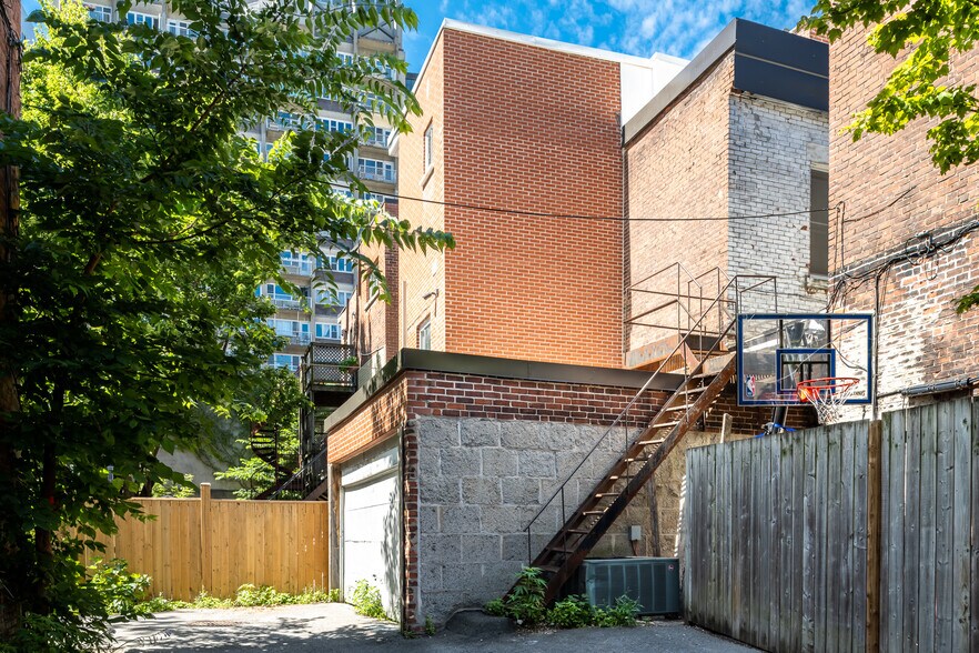 More Photos Of 2116 Rue Tupper, Montréal Office Residential For Sale