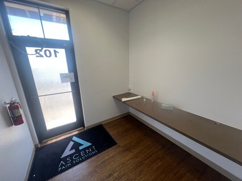 More Photos Of 3202 S W S Young Dr, Killeen Medical For Lease
