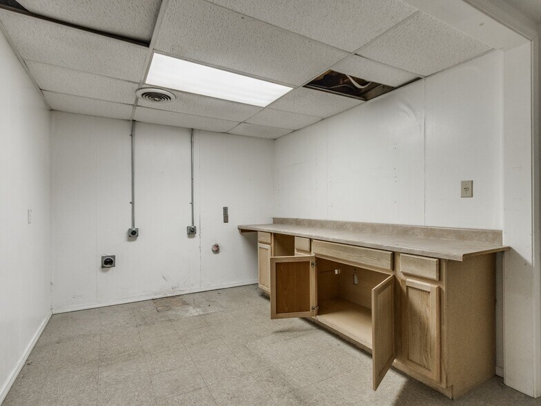 More Photos Of 5835 S Pennsylvania Ave, Oklahoma City Medical For Sale