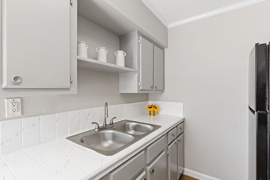 More Photos Of 3499 Evergreen Dr, Houston Apartments For Sale