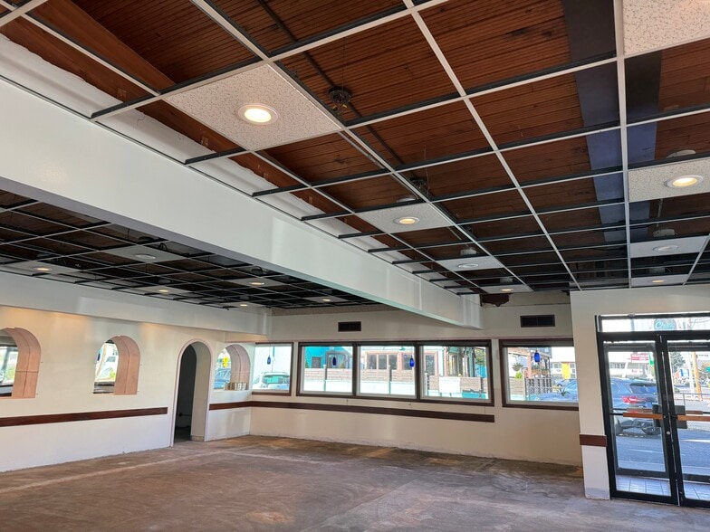 More Photos Of 652 E Broadway, Eugene Restaurant For Lease