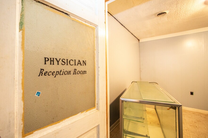 More Photos Of 514 S Elm St, Greensboro Storefront Retail Residential For Sale