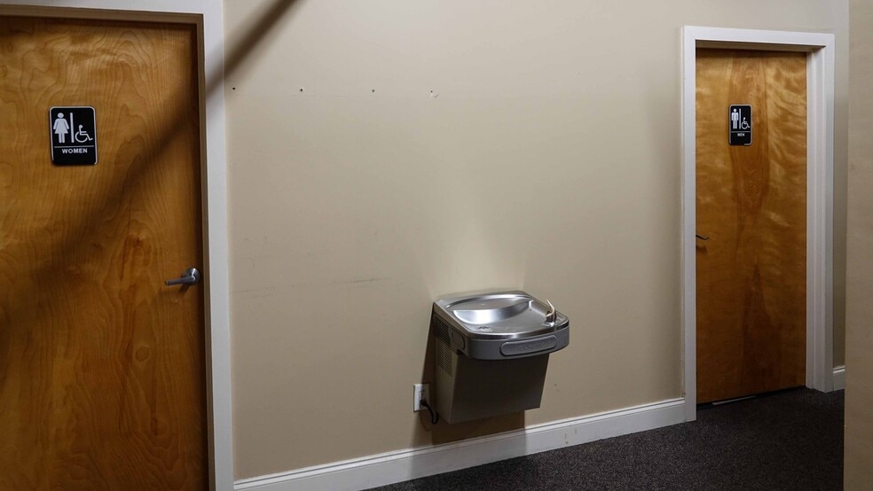 More Photos Of 1021 S Main St, Greenville Freestanding For Lease