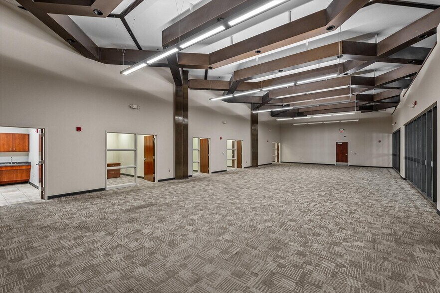 More Photos Of 400 Texas St, Shreveport Office For Sale