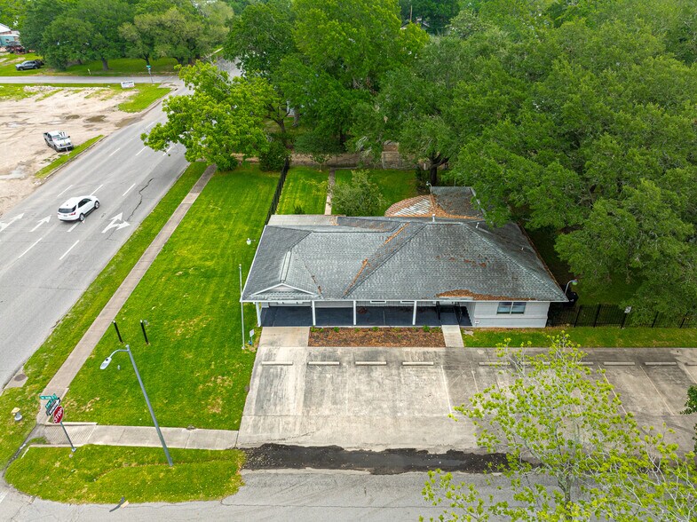 More Photos Of 1105 San Jacinto St, Rosenberg Office For Sale