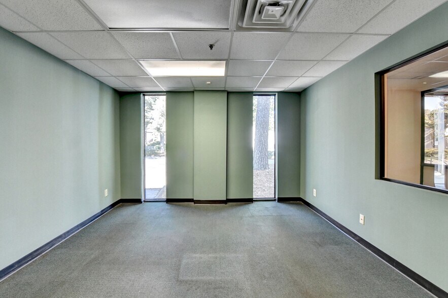 More Photos Of 2679 Peachtree Sq, Doraville Warehouse For Sale