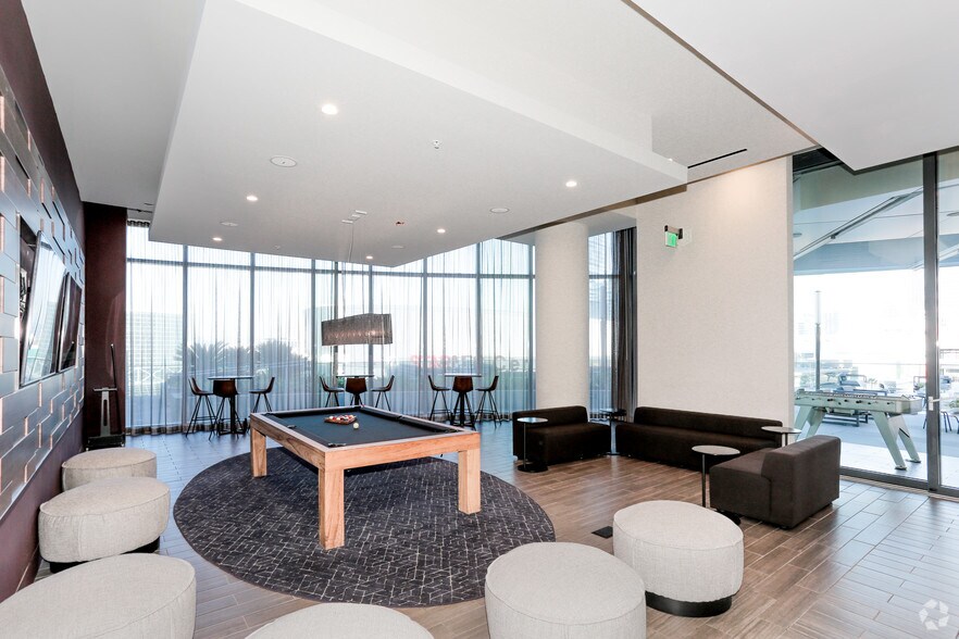 More Photos Of 1200 S Figueroa St, Los Angeles Apartments For Lease