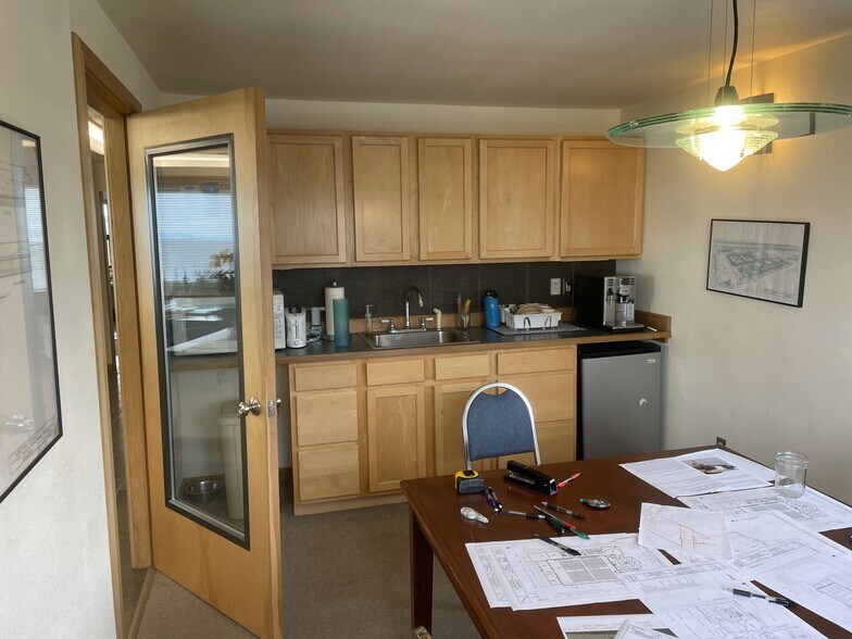 More Photos Of 606 Petersen Way, Kenai Office For Lease