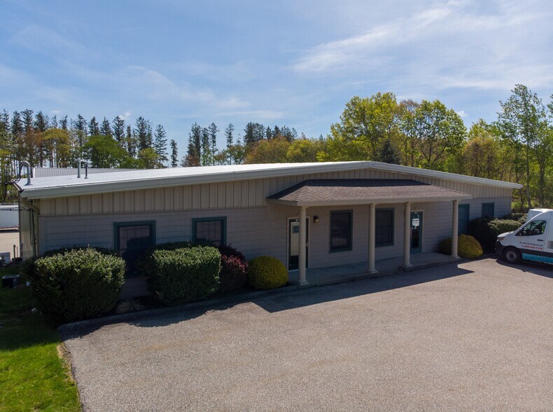 More Photos Of 376 Dry Bridge Rd, North Kingstown Warehouse For Sale