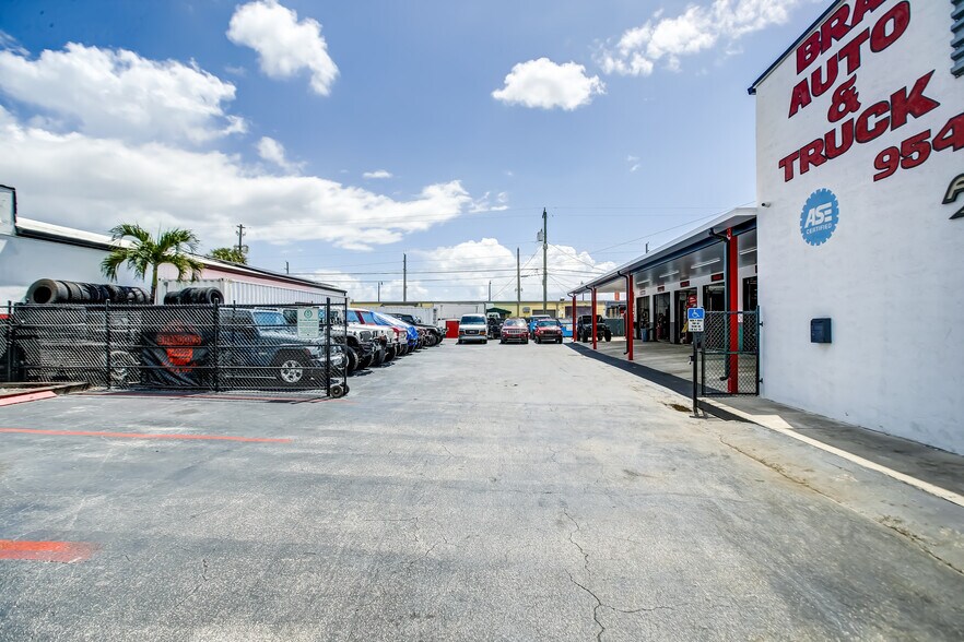 More Photos Of 530 S Dixie Hwy W, Pompano Beach Auto Repair For Sale