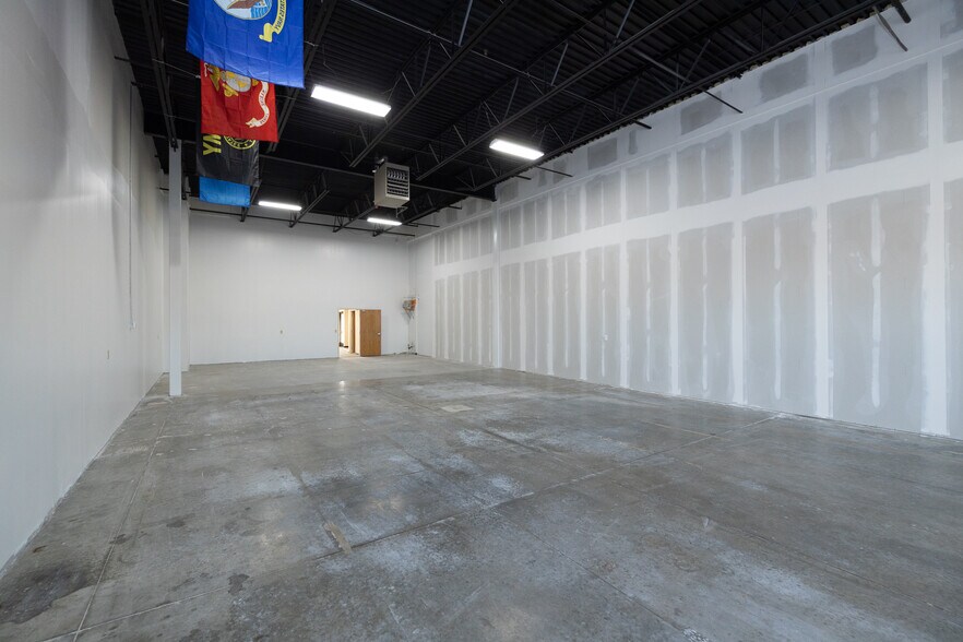 More Photos Of 14608 Felton Ct, Apple Valley Warehouse For Lease