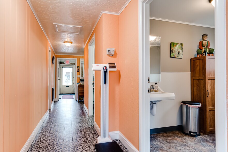 More Photos Of 502 E Whiteaker Ave, Cottage Grove Medical For Sale