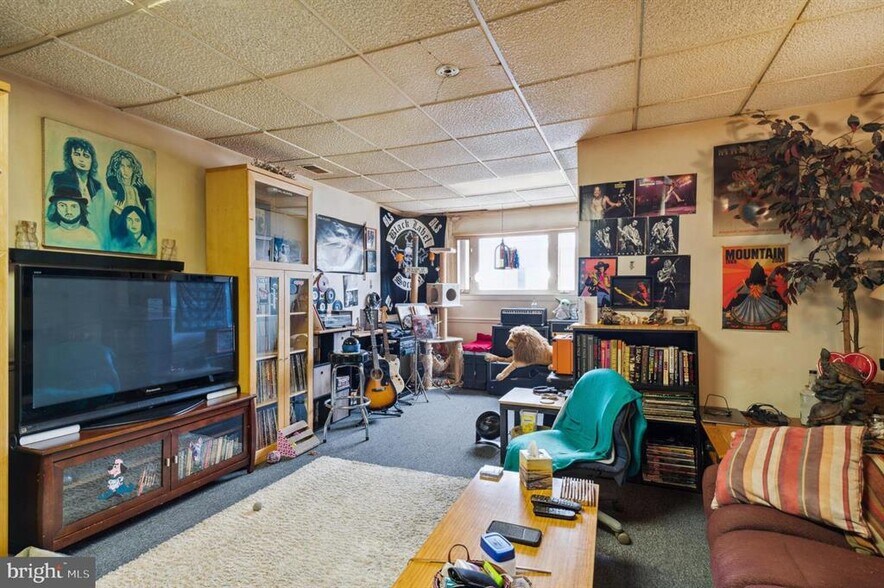 More Photos Of 934 Market St, Marcus Hook Storefront Retail Residential For Sale