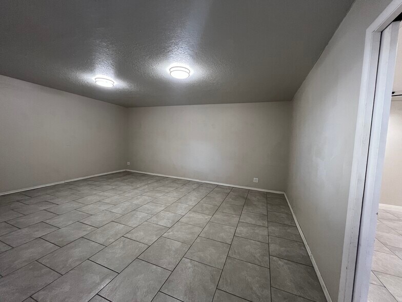 More Photos Of 954 E 100 N, Payson Distribution For Sale