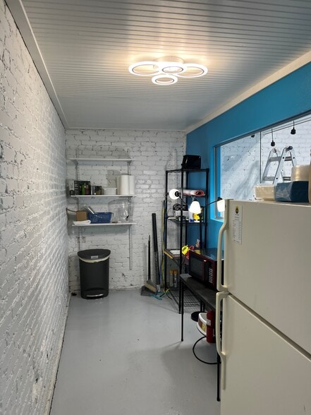 More Photos Of 209 E McLeroy Blvd, Saginaw Light Distribution For Lease