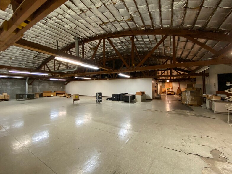 More Photos Of 1100 Front St NE, Salem Distribution For Sale