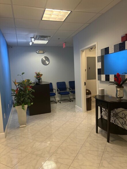 More Photos Of 13538 Village Park Dr, Orlando Office Residential For Lease