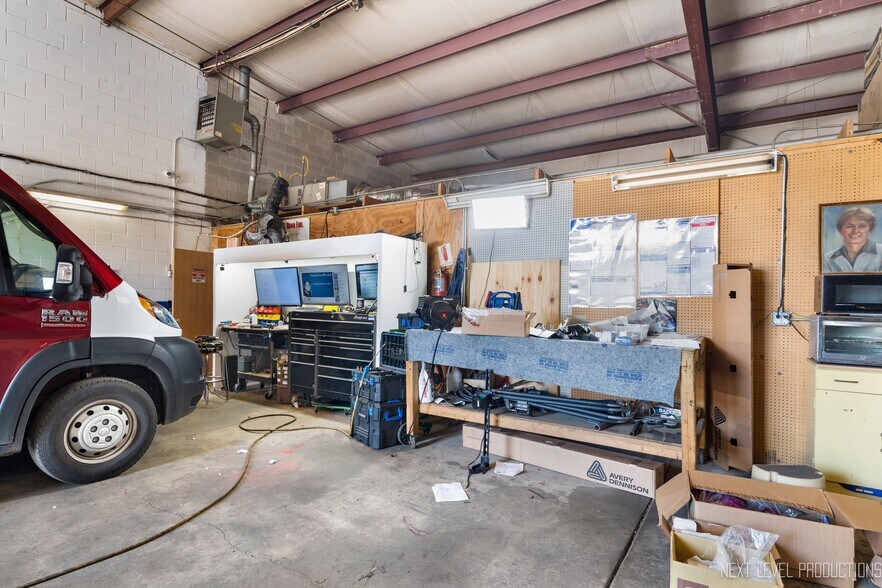 More Photos Of 765 Villa St, Elgin Warehouse For Lease