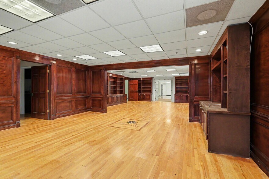 More Photos Of 1445 Cleveland Ave, East Point Showroom For Sale