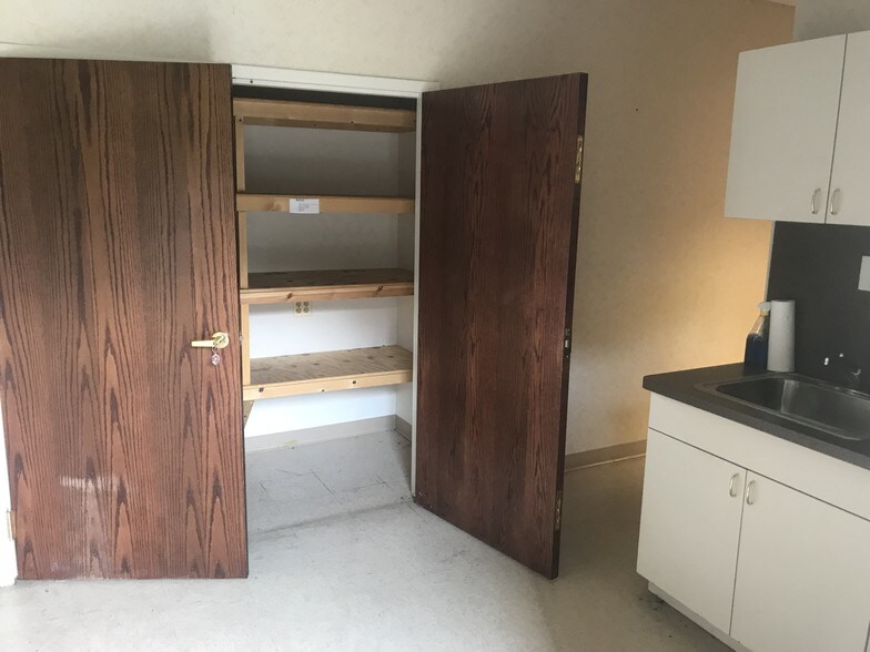 More Photos Of 8 Reading Rd, Flemington Unknown For Lease