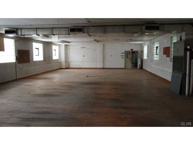 More Photos Of 324-326 Washington St, Walnutport Office For Sale