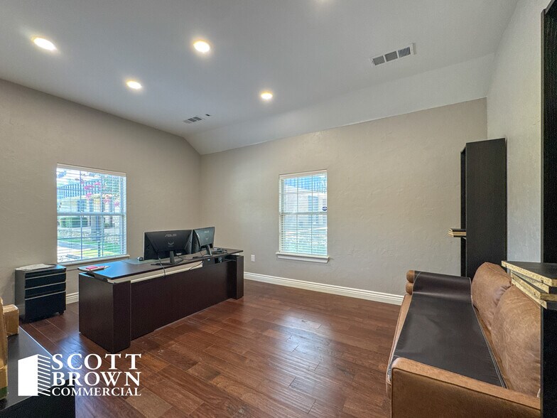 More Photos Of 2701 Valley View Ln, Farmers Branch Office For Sale
