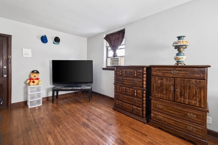 More Photos Of 1003-1011 W Locust St, Davenport Apartments For Sale