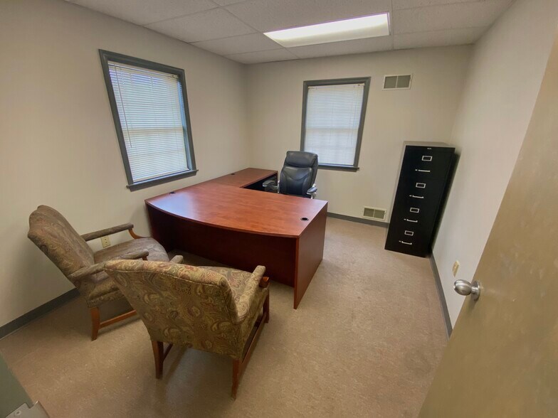 More Photos Of 2575 Eastern Blvd, York Office For Lease