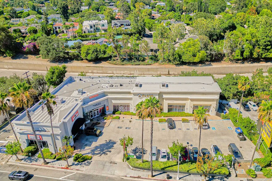 More Photos Of 11555-11561 Ventura Blvd, Studio City Storefront For Lease