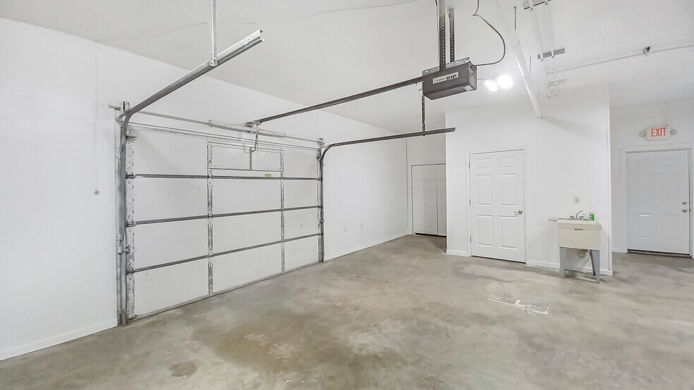 More Photos Of 605 Railroad St, Dupo Warehouse For Lease