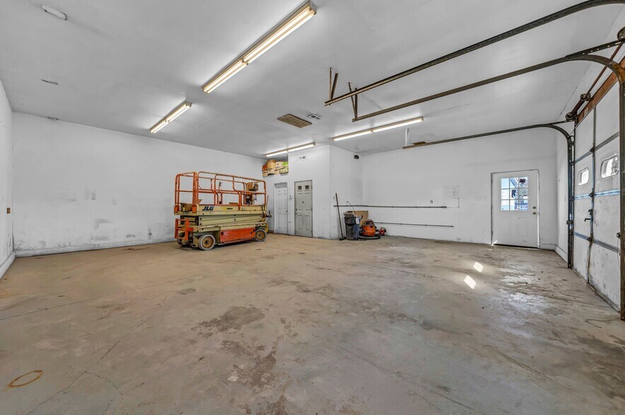 More Photos Of 5621 Lockport Rd, Niagara Falls Unknown For Lease