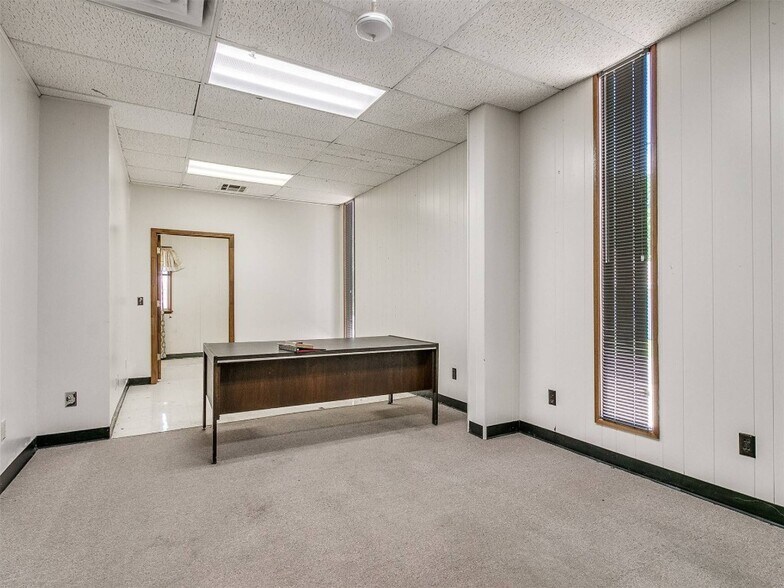 More Photos Of 20670 Walker St, Harrah Office For Lease