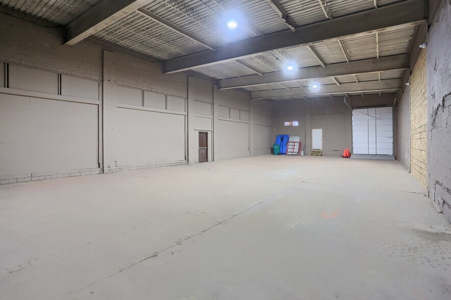 More Photos Of 468 E Washington St, New Castle Manufacturing For Lease