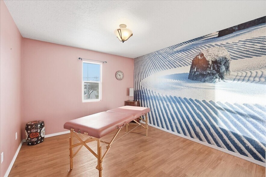 More Photos Of 198 W Marydale Ave, Soldotna Medical For Sale