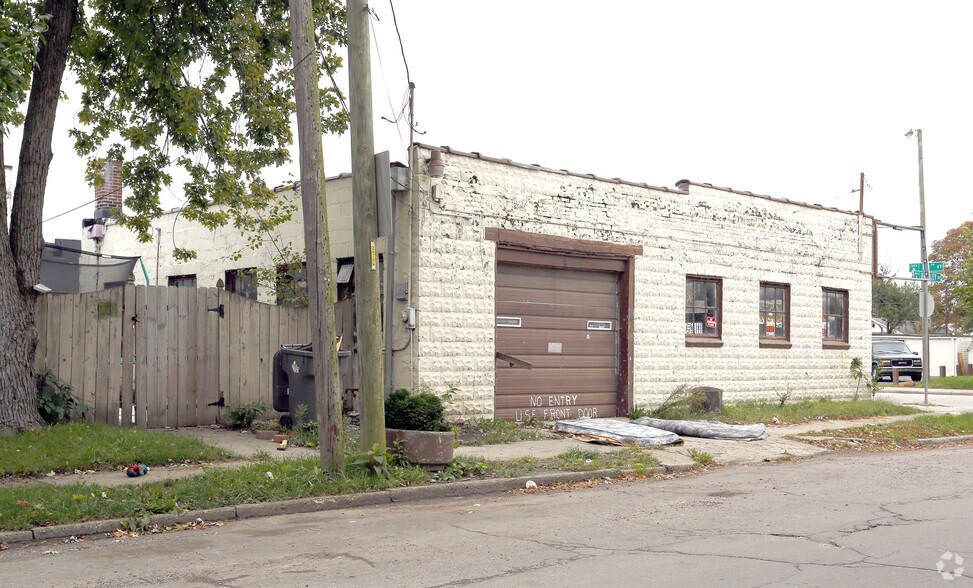 More Photos Of 3823 E 10th St, Indianapolis Freestanding For Sale