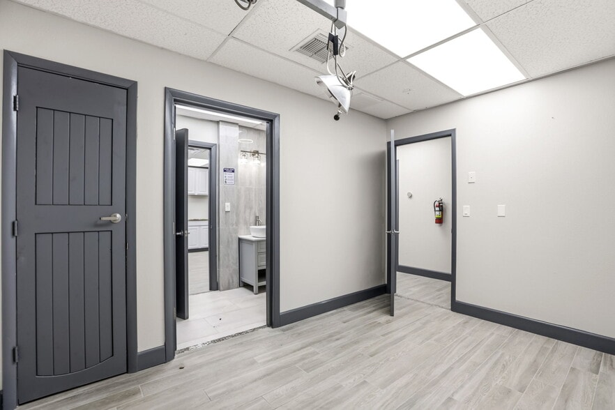 More Photos Of 901 N Grove St, Eustis Medical For Sale