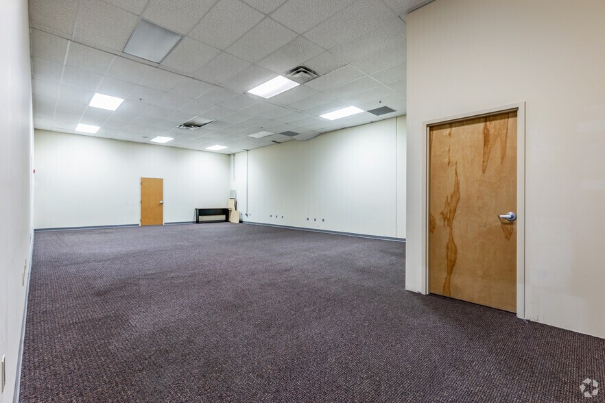 More Photos Of 2511 Corporate Way, Palmetto Light Distribution For Lease