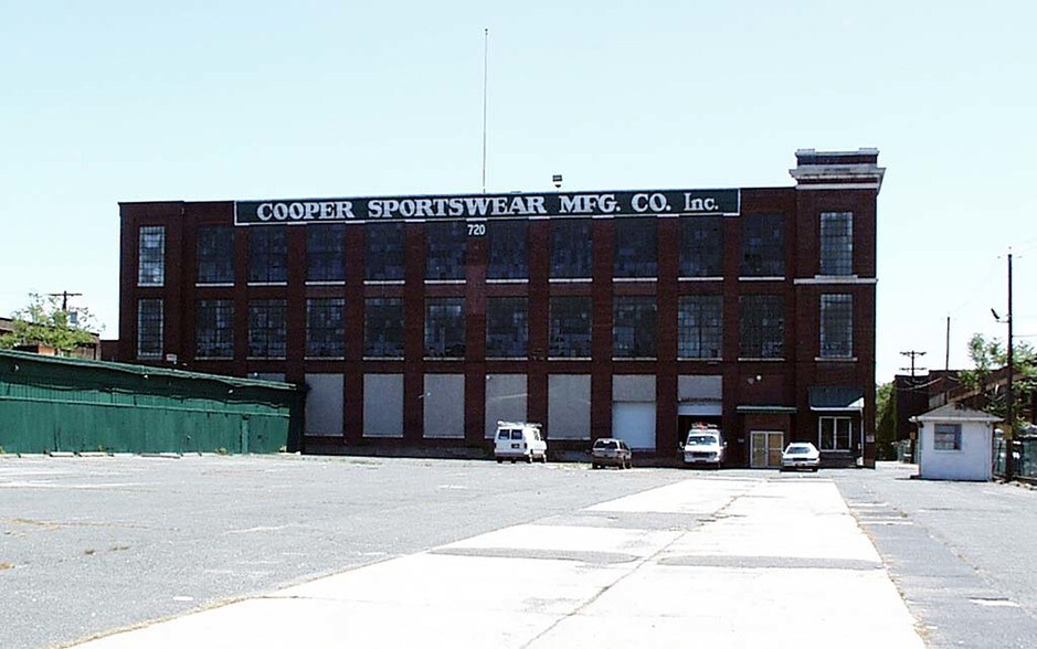 More Photos Of 720 Frelinghuysen Ave, Newark Manufacturing For Lease